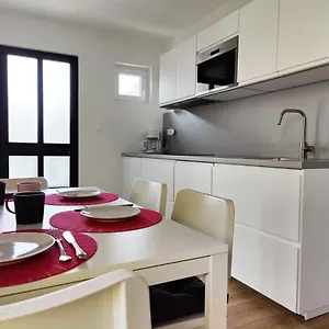  Apartment Lipa